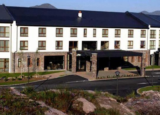 Golden'S Cove Apartments At Sneem Hotel ภายนอก รูปภาพ