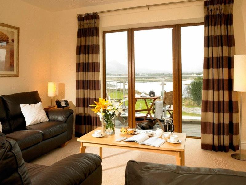 Golden'S Cove Apartments At Sneem Hotel ภายนอก รูปภาพ